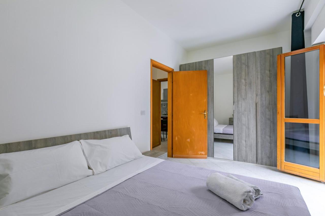 Villa Malfitano And Lolli Station Apt With Terrace Palermo Luaran gambar