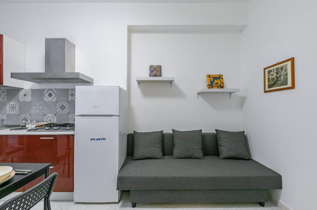 Villa Malfitano And Lolli Station Apt With Terrace Palermo Luaran gambar